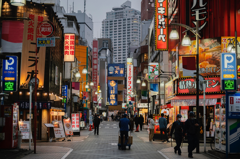 улица Японии вечером