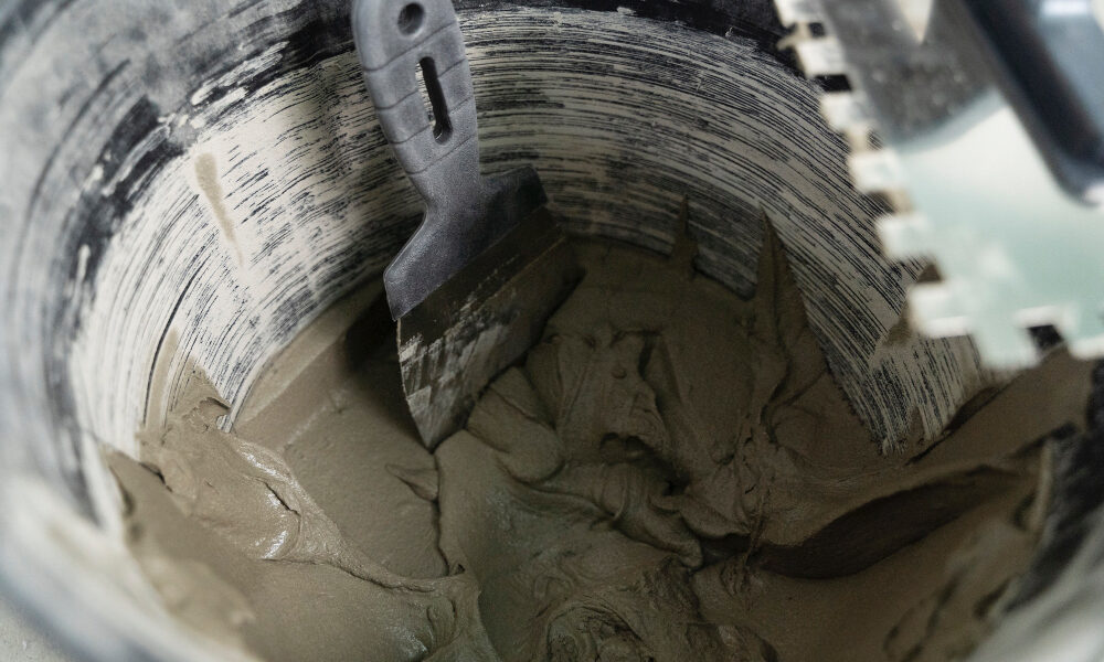 цемент в ведре