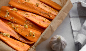 Морковь запечённая с чесноком