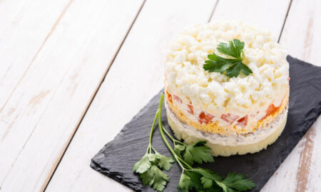 Классический слоёный салат Мимоза