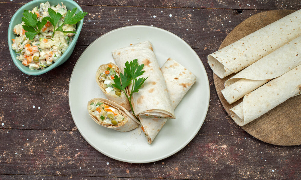 Простые рулетики из лаваша