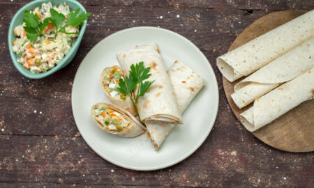 Простые рулетики из лаваша