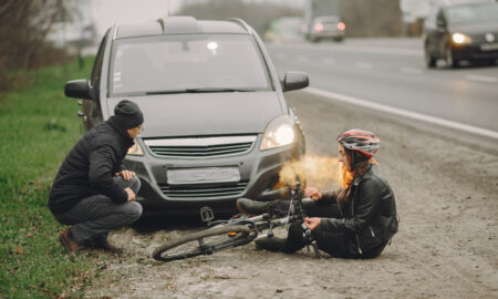 Аварийная ситуация на дороге, водитель сбил велосипедиста