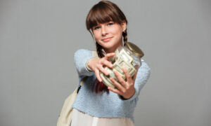 Девушка с деньгами