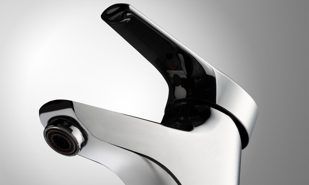 Смеситель в ванной