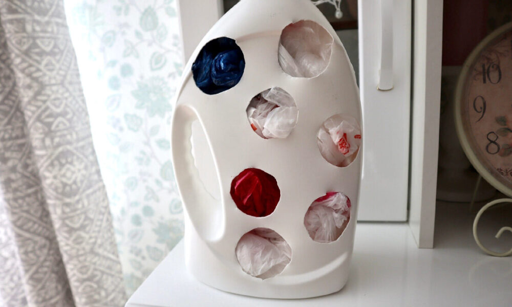 Пластиковая бутылка хранения пакетов