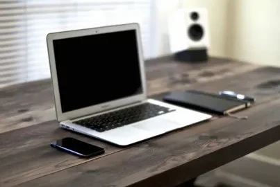 Ноутбук на столе