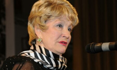 Актриса Людмила Хитяева