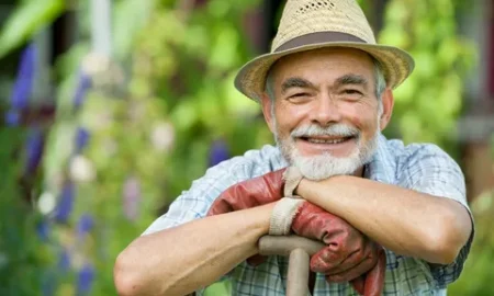 Пожилой мужчина