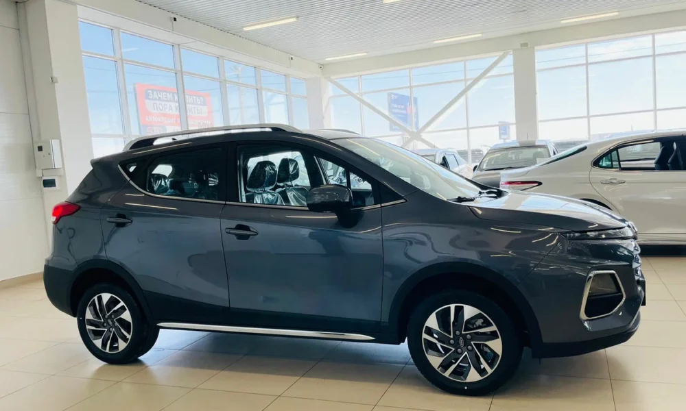 Китайский кроссовер JAC JS3