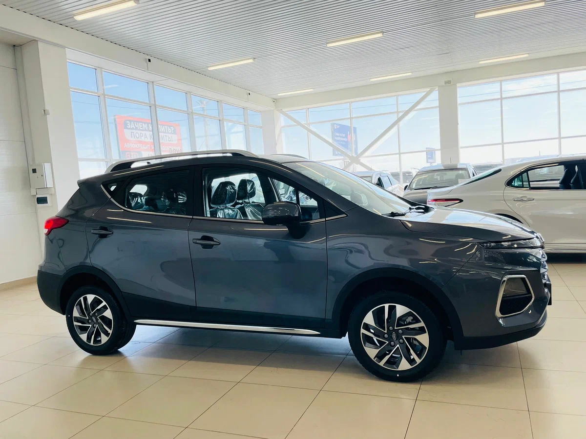 Китайский кроссовер JAC JS3
