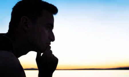 Задумчивый мужчина