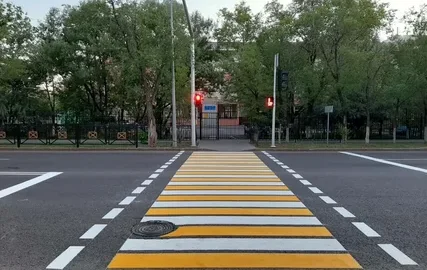 Пешеходная на дороге