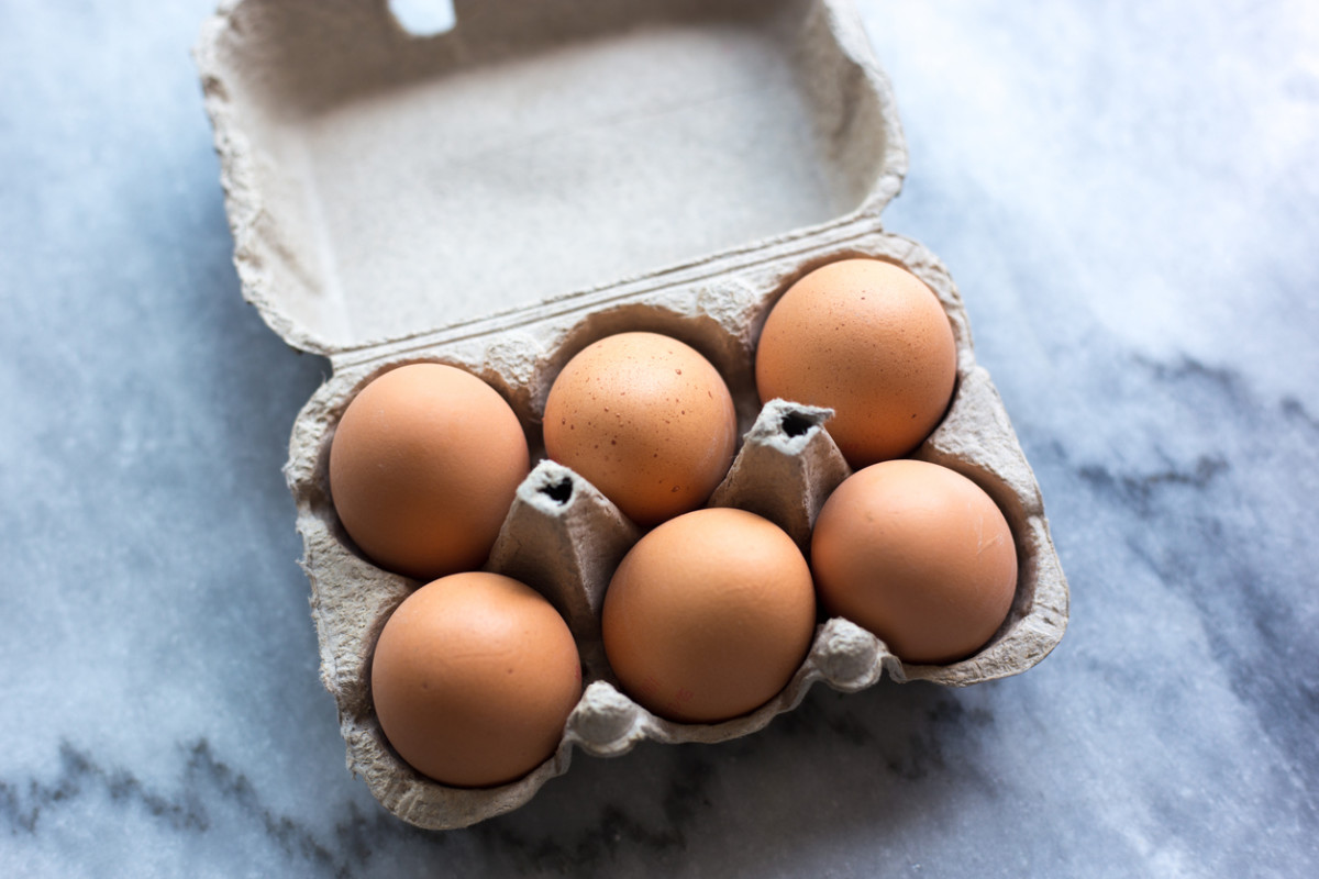 Яйца на столе