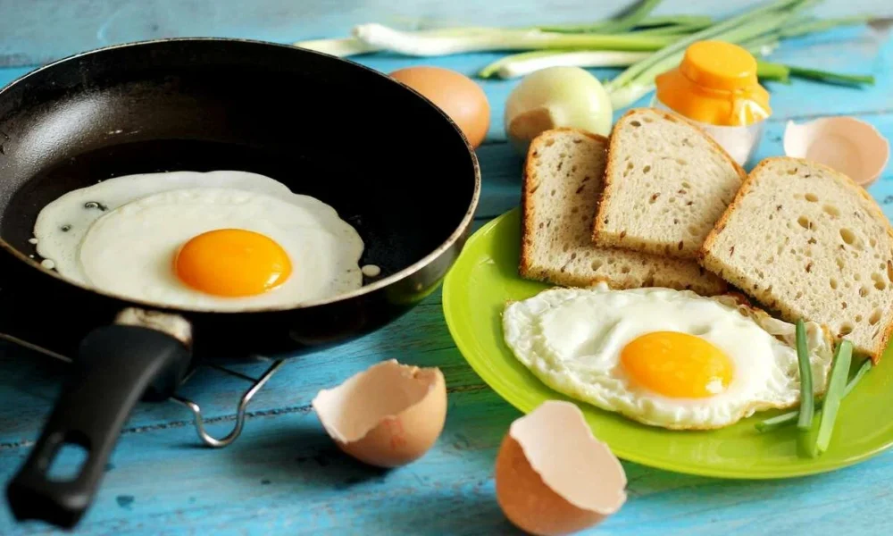 Яичница на сковороде