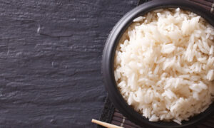 Рис на столе