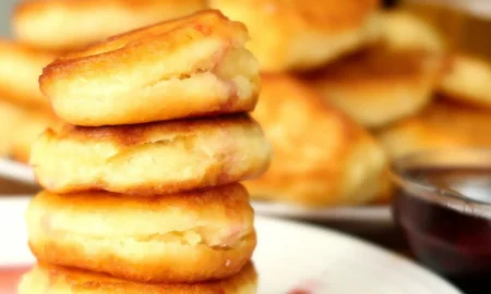 Оладьи на столе