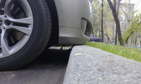 Парковка к бордюру