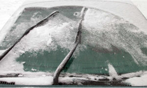 Замерзшее лобовое стекло