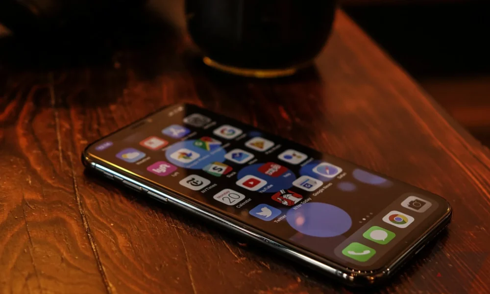Смартофон на столе
