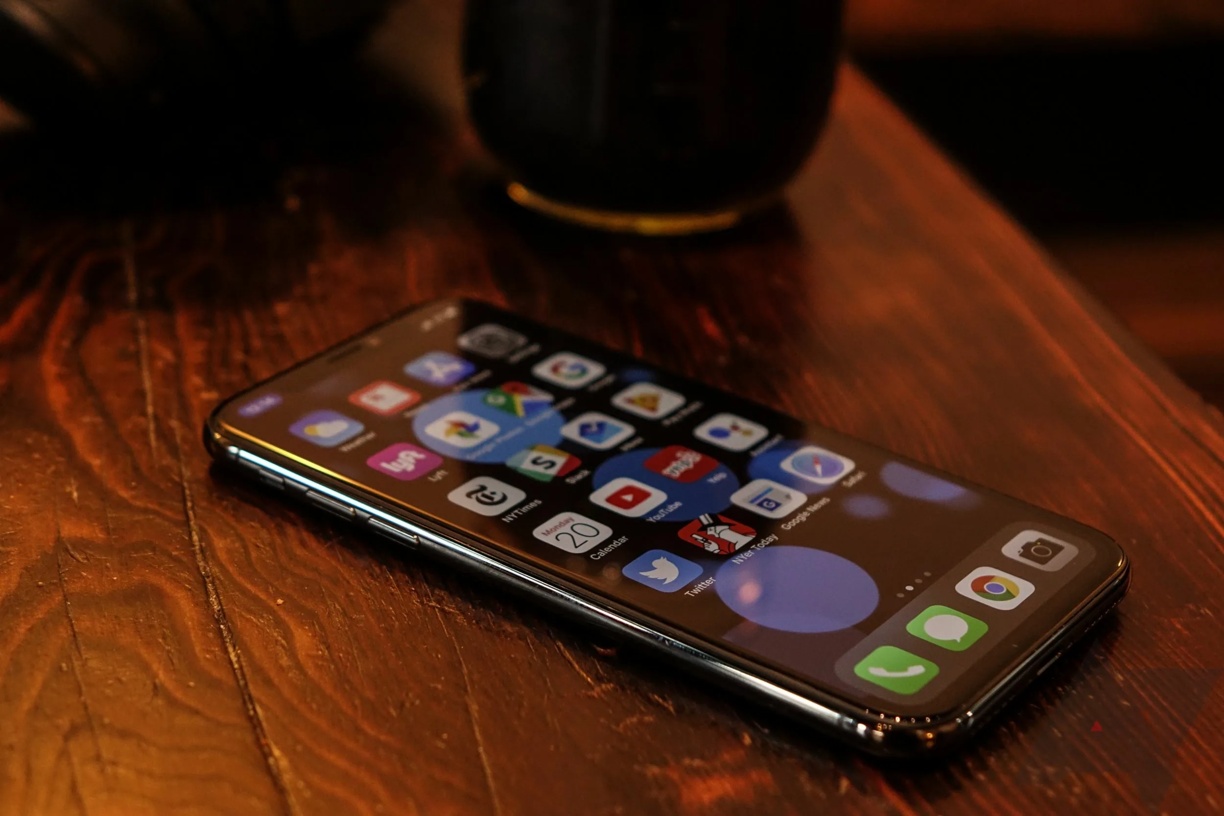 Смартофон на столе