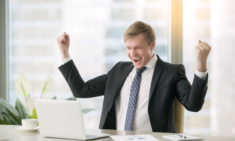 Мужчина в офисе