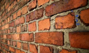 Кирпичная стена