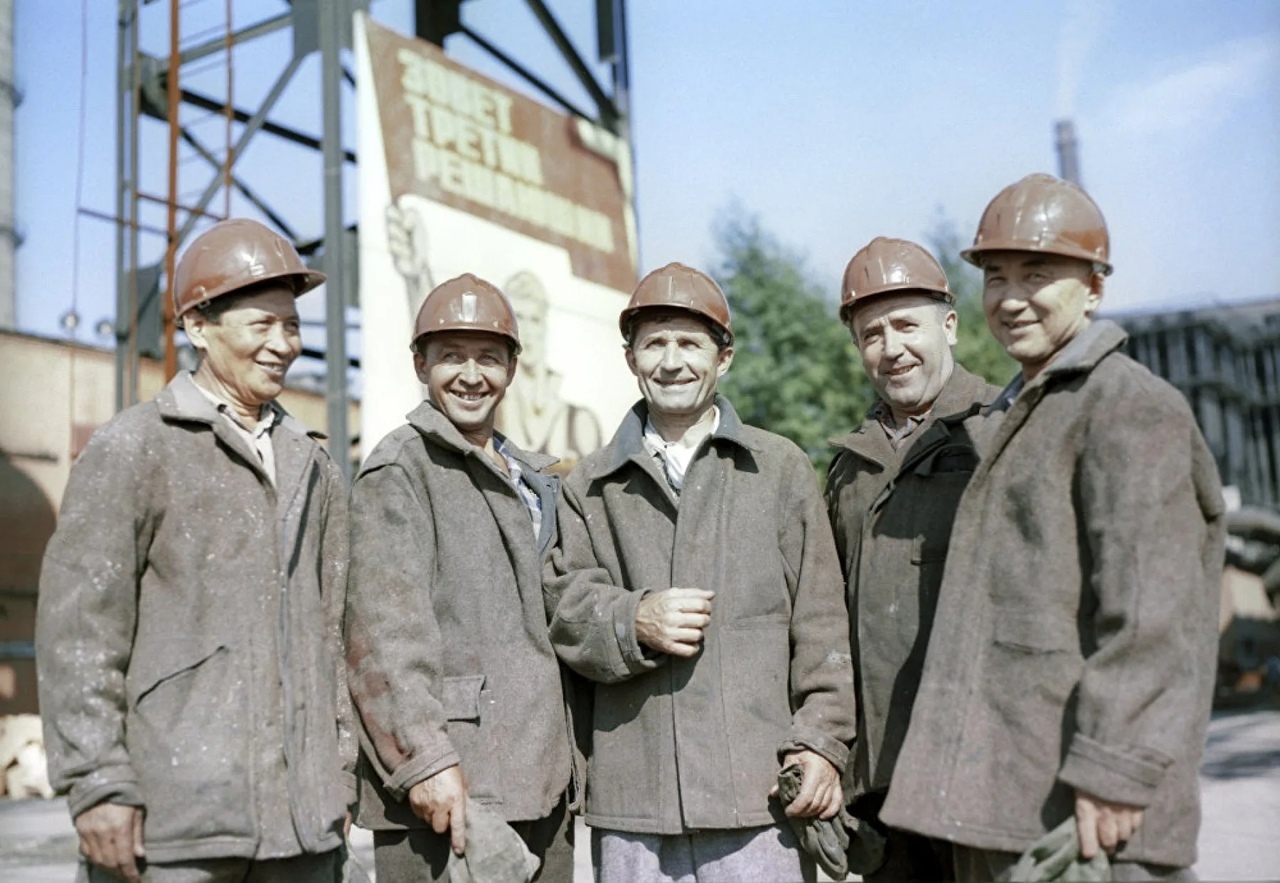 Советские рабочие