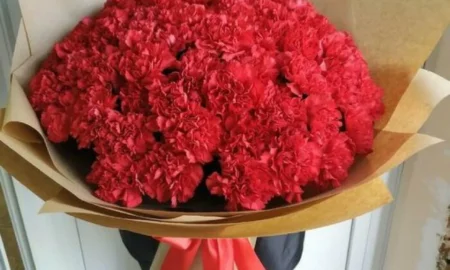 Гвоздика в букете