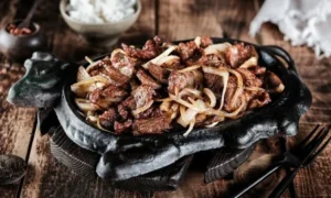 Говядина с луком