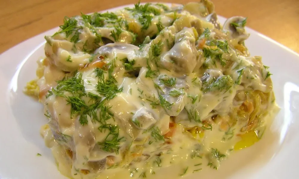 Салат с сельдью и грибами