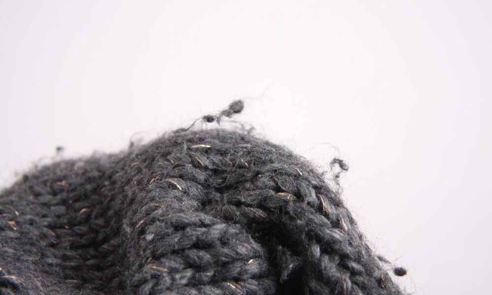 Свитер в катышках