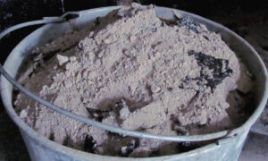 Зола в ведре