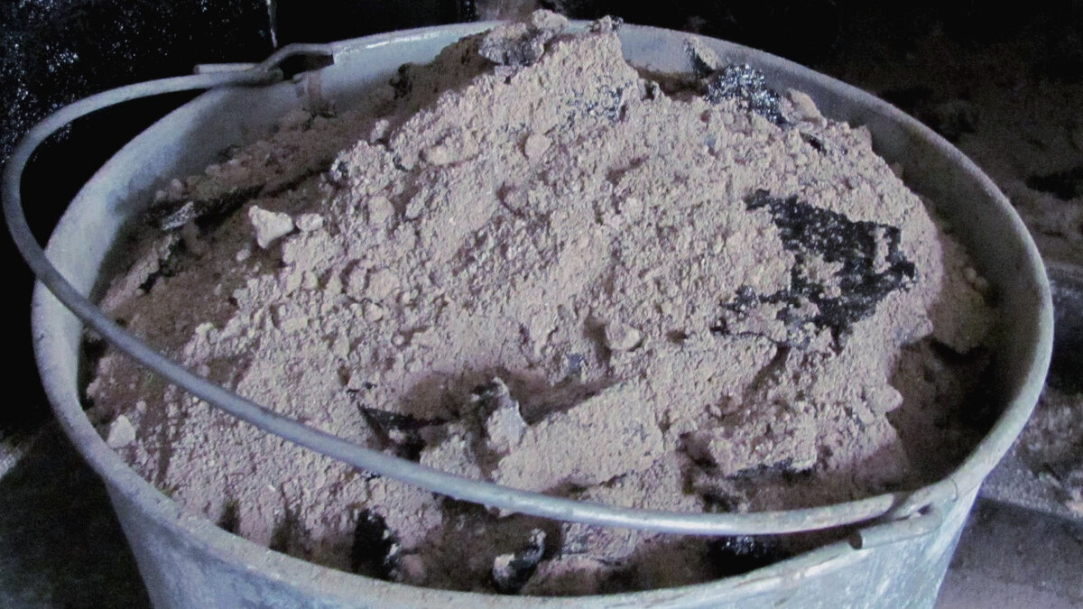 Зола в ведре