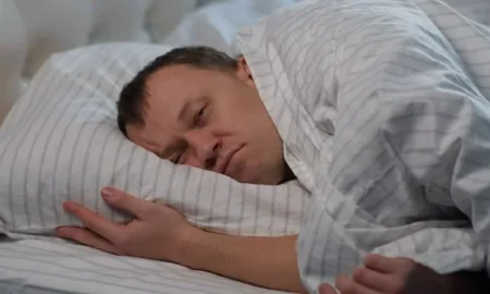 Мужчина не спит