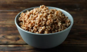 Гречка в тарелке