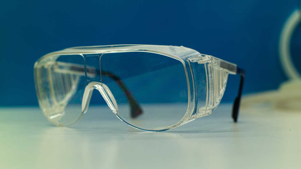 Защитные очки