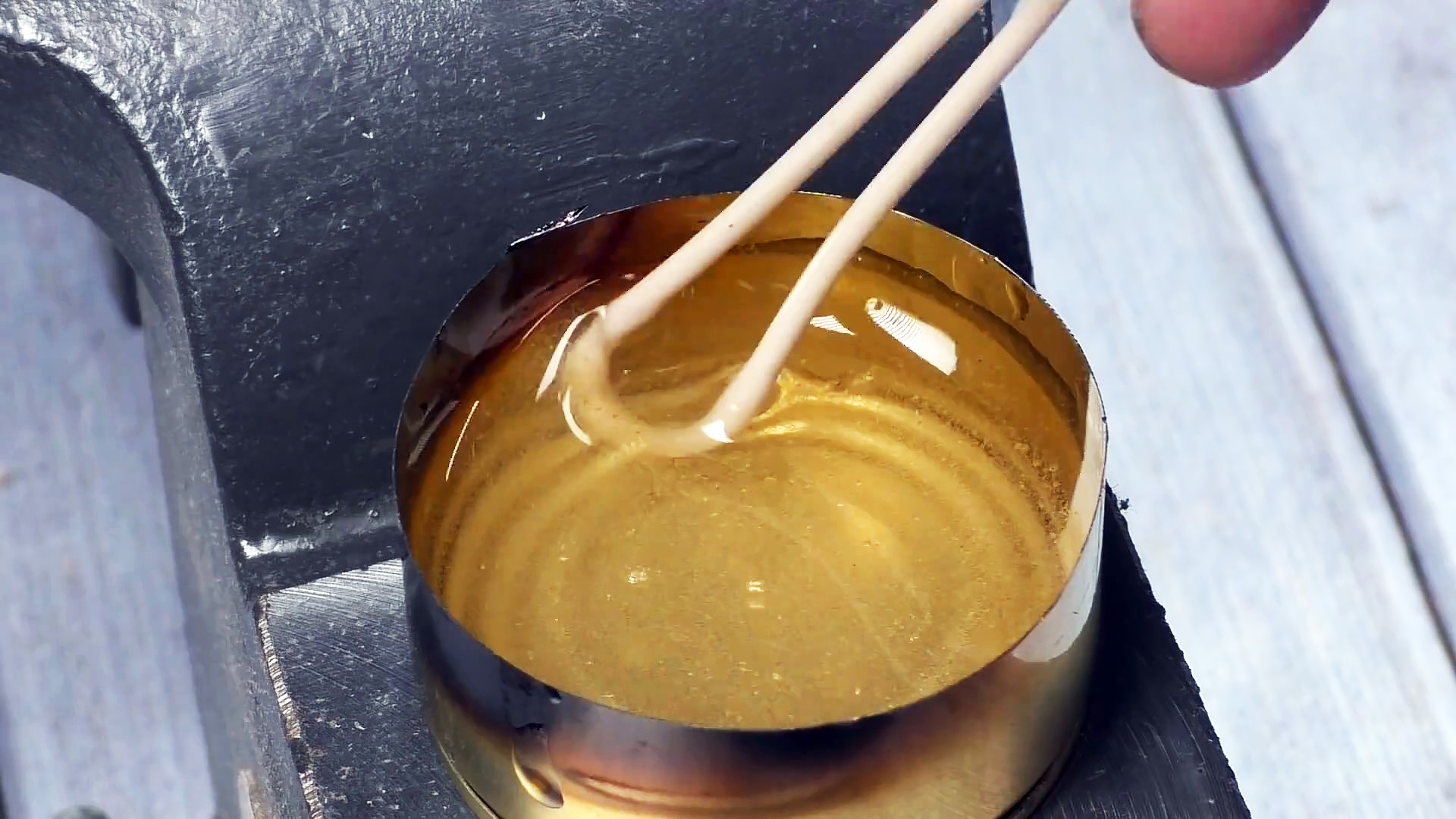 Клей в баночке