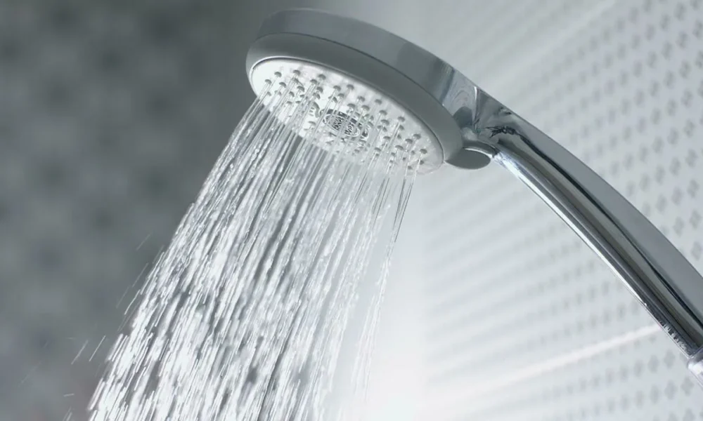 Струя воды из душа