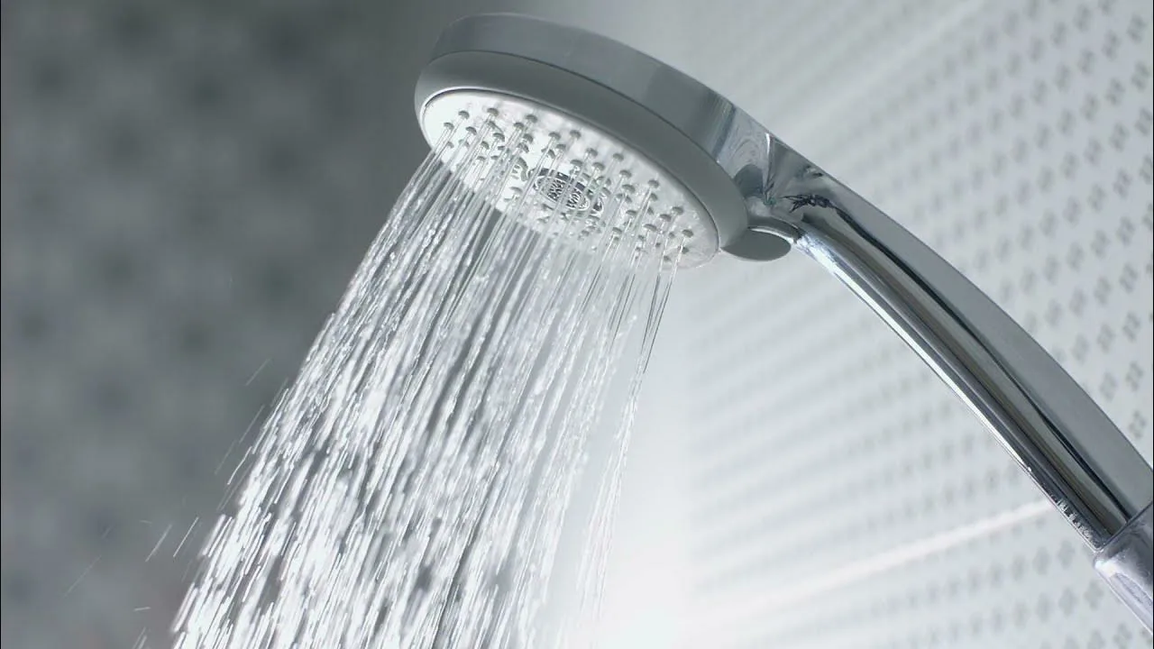 Струя воды из душа