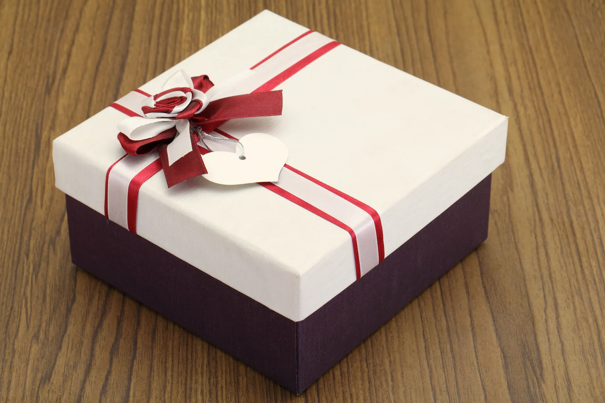 Подарок в коробке