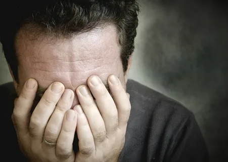 Мужчина с закрытым лицом