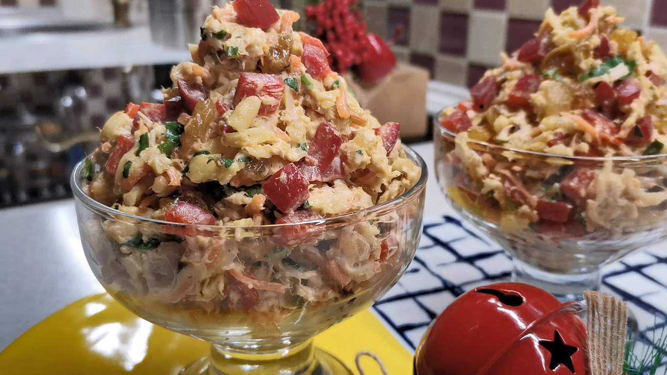 Салат на столе