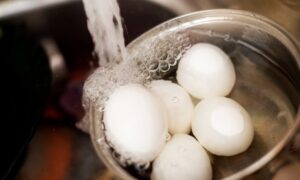 Яйца в воде