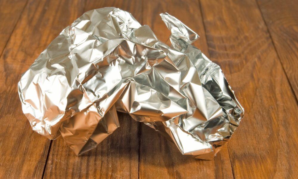 Фольга на столе