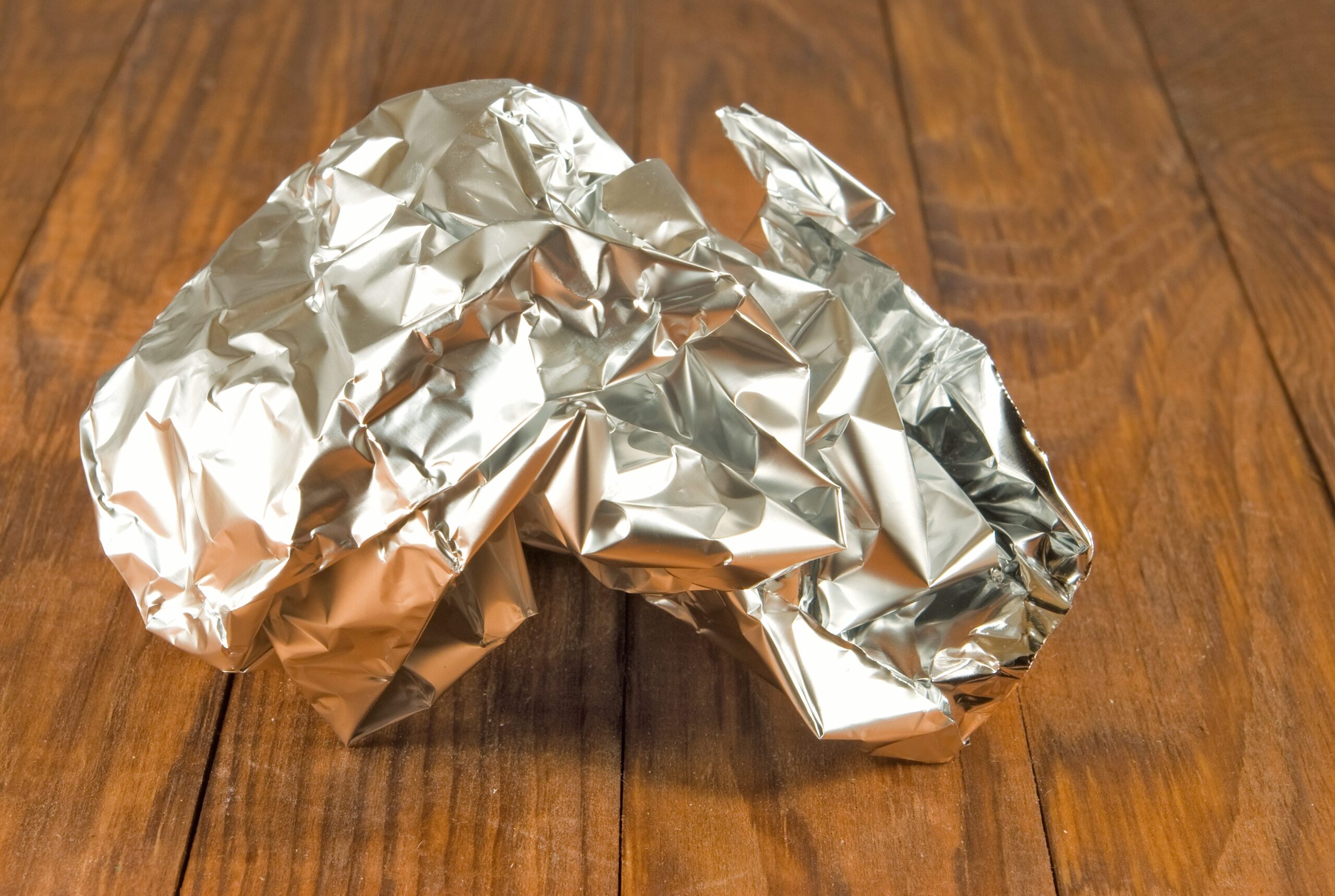 Фольга на столе