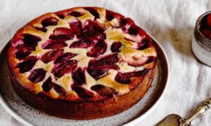 Пирог со сливами