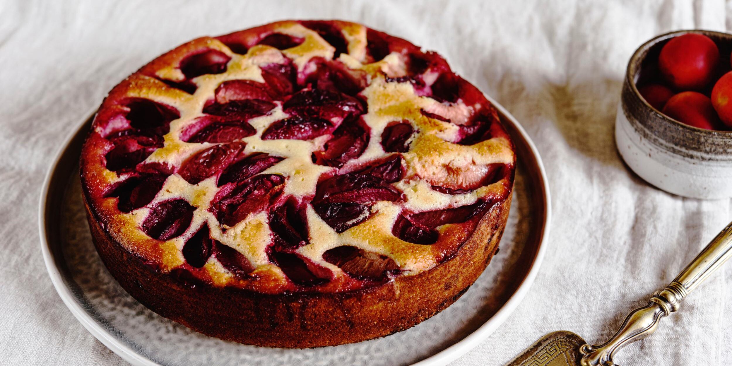 Пирог со сливами