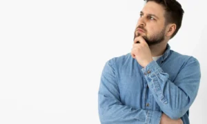 Мужчина думает