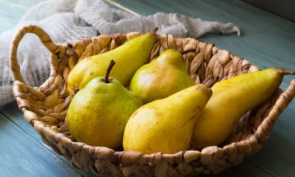 Груши в корзине